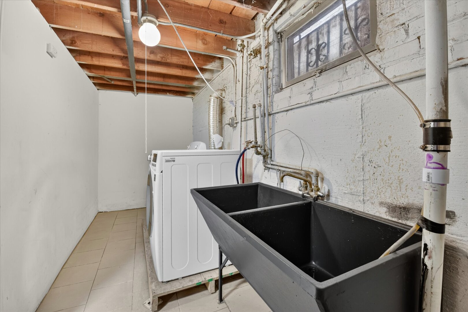 8603 S Exchange Avenue Property Photo 28