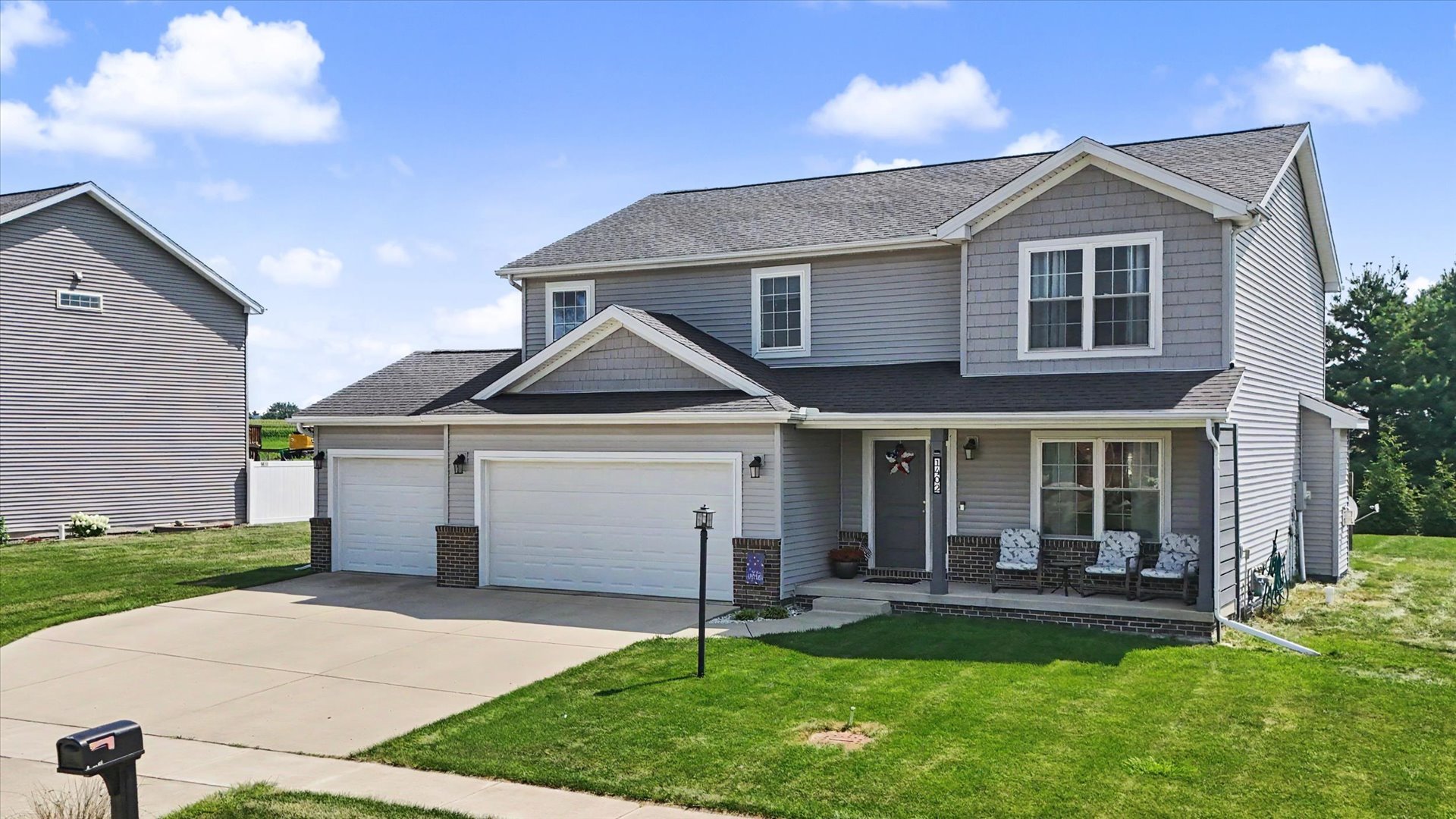 1402 Railside Drive Property Photo 1