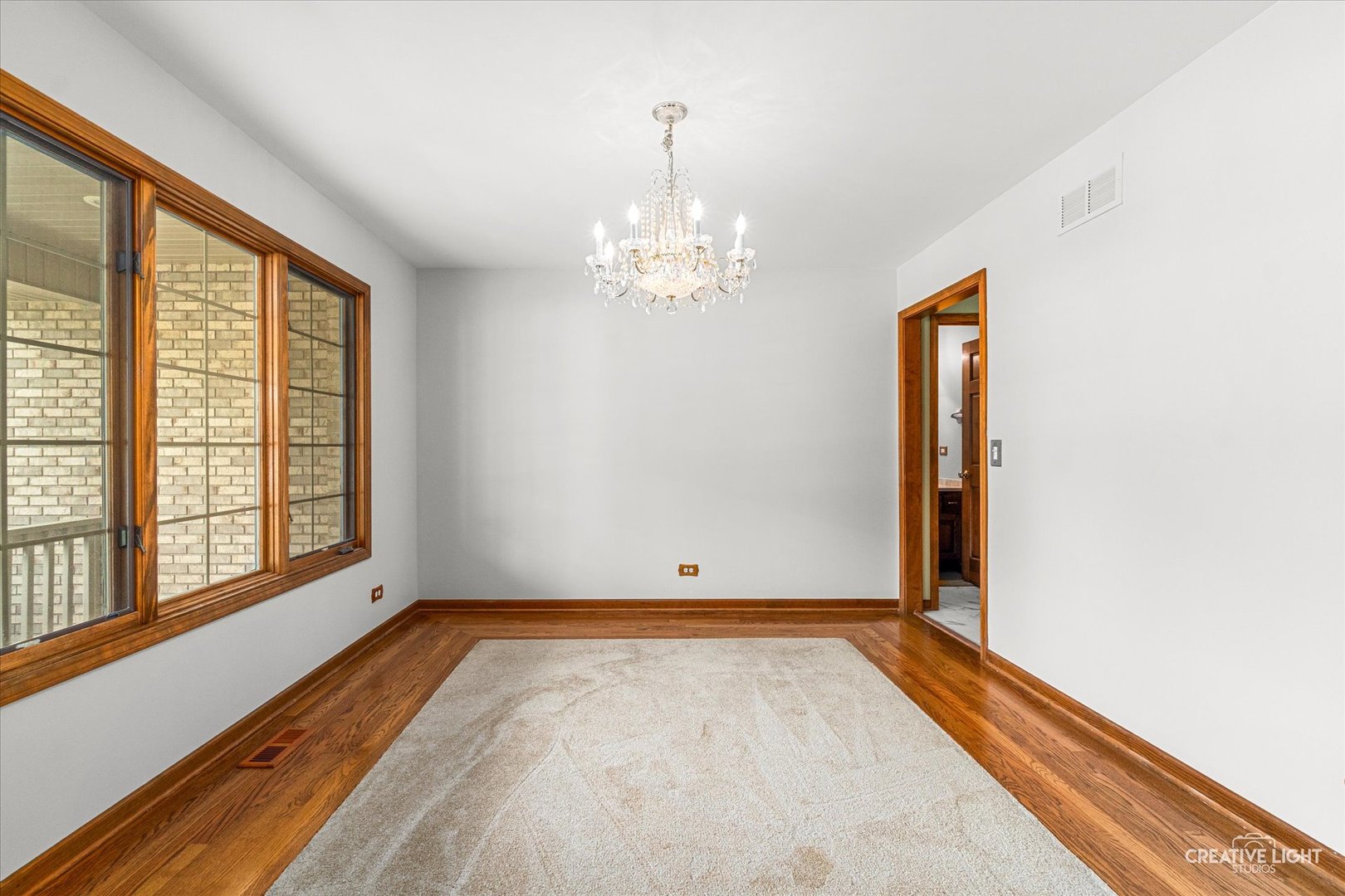 413 Windsor Drive Property Photo 3