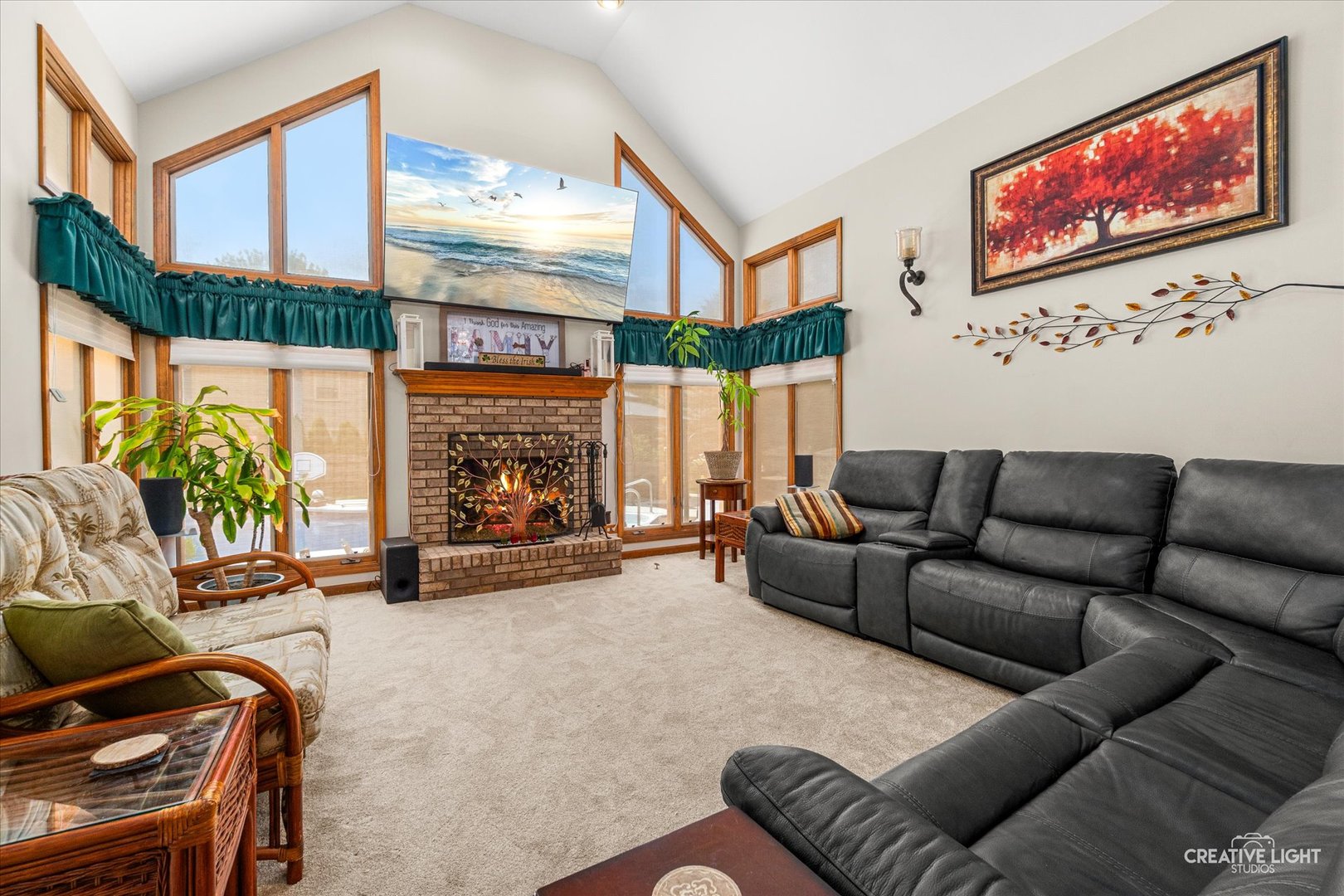 413 Windsor Drive Property Photo 4