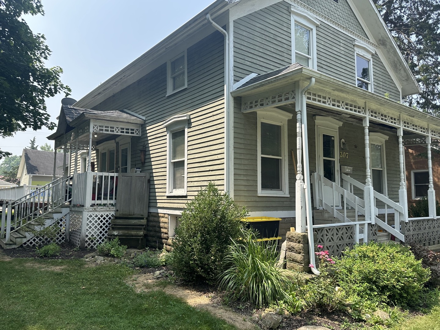 207 W Elm Street Property Photo 4