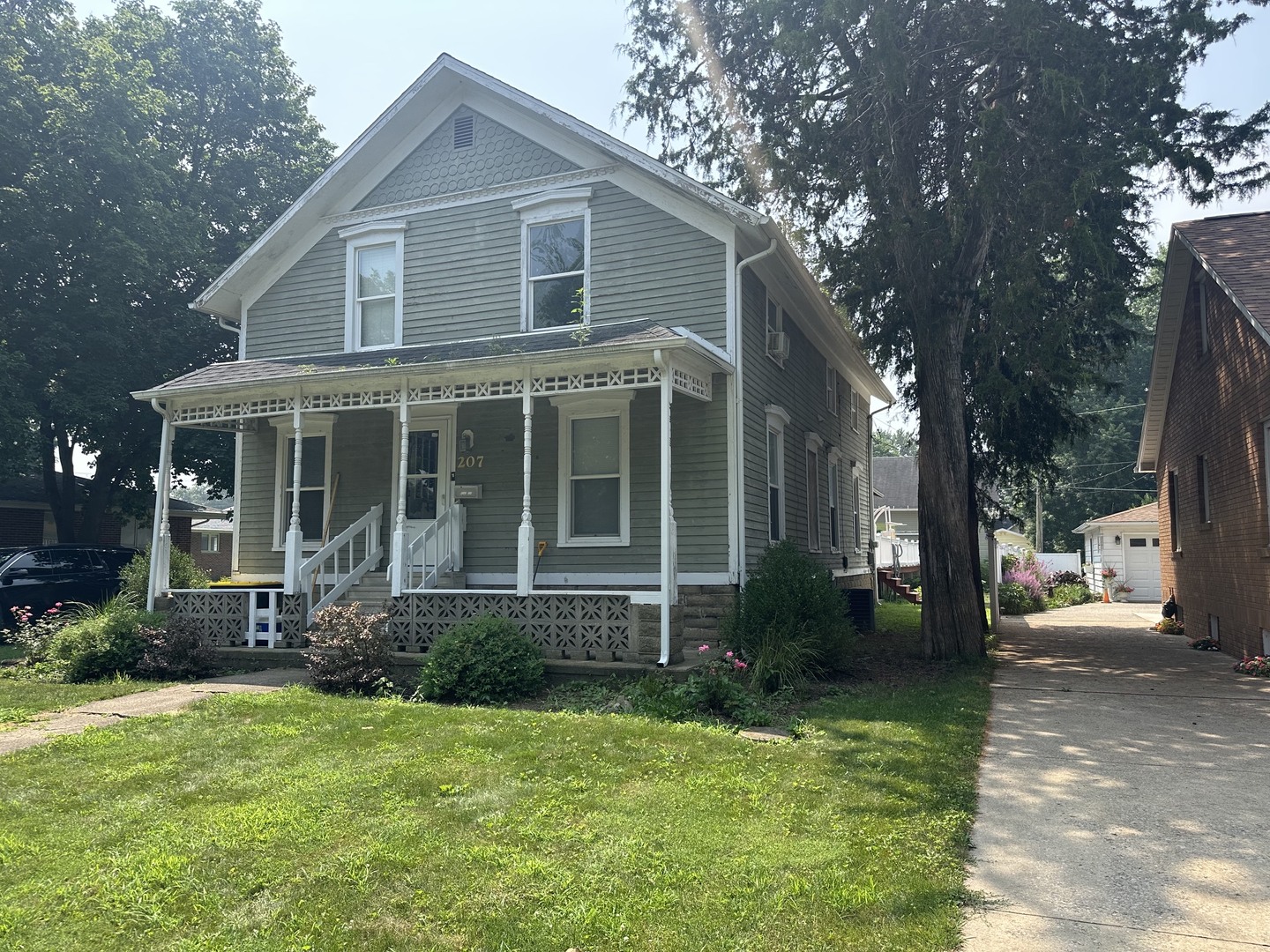 207 W Elm Street Property Photo 5