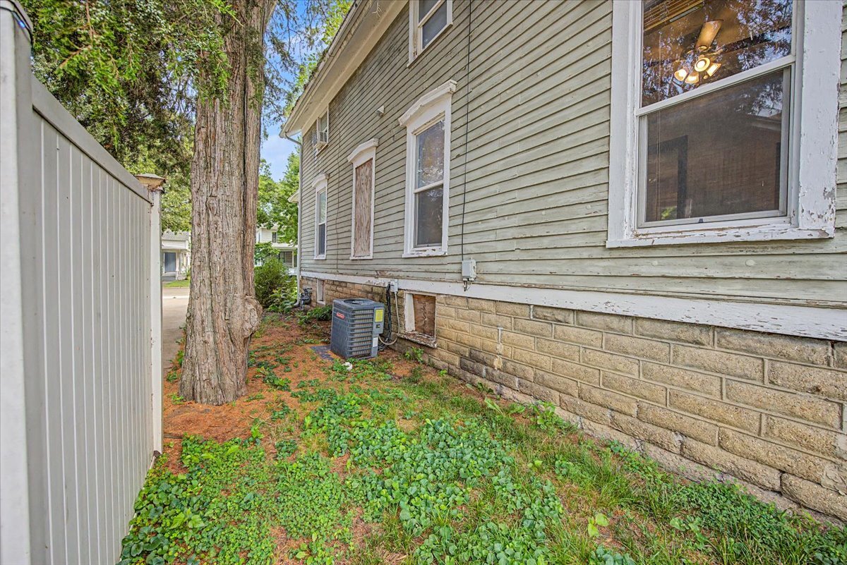 207 W Elm Street Property Photo 13