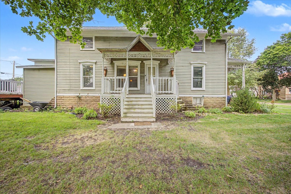 207 W Elm Street Property Photo 14