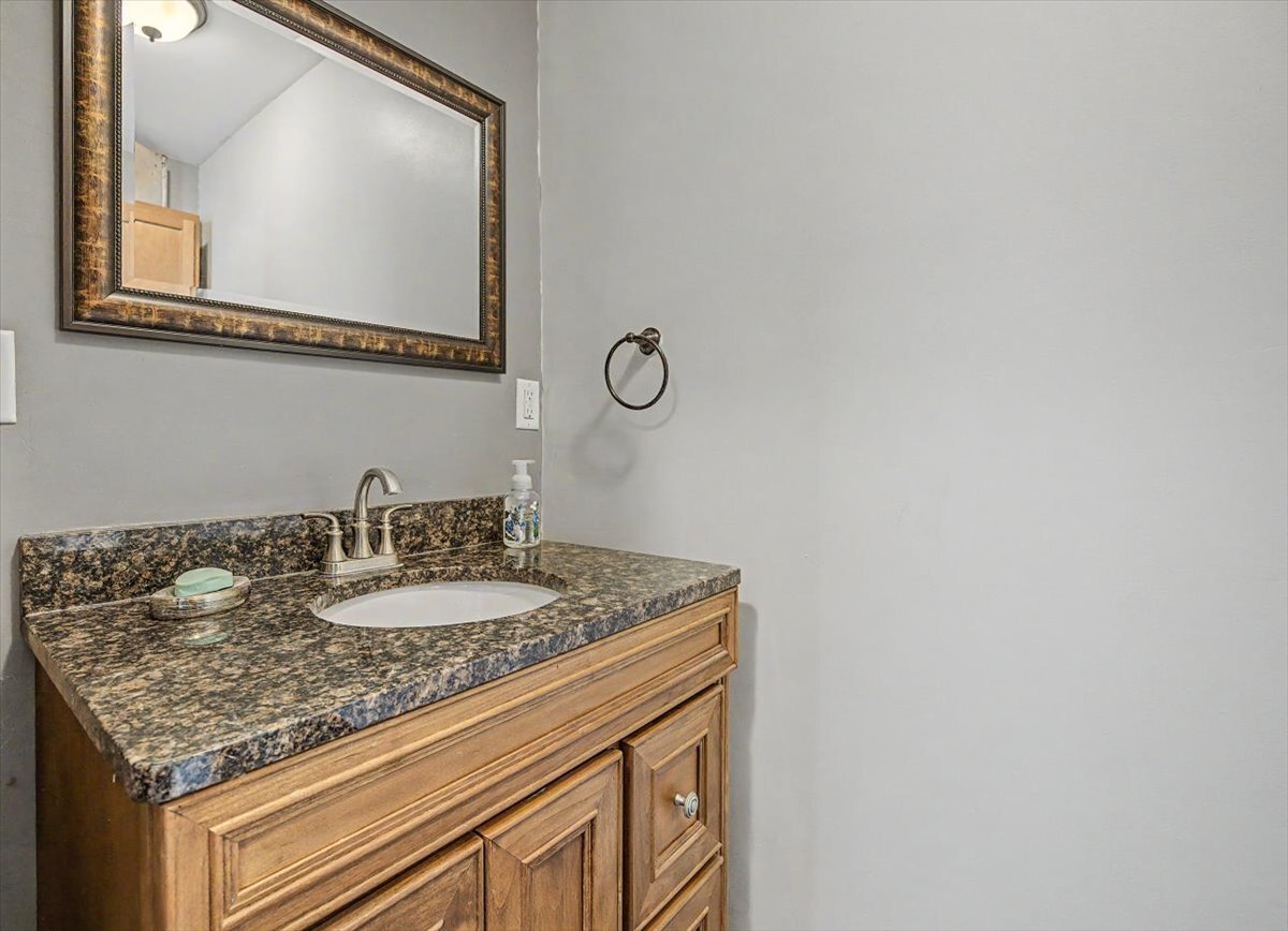 207 W Elm Street Property Photo 43