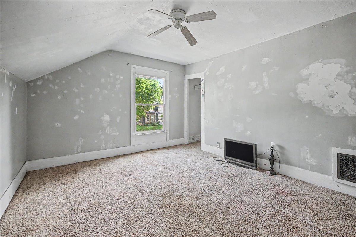 207 W Elm Street Property Photo 45