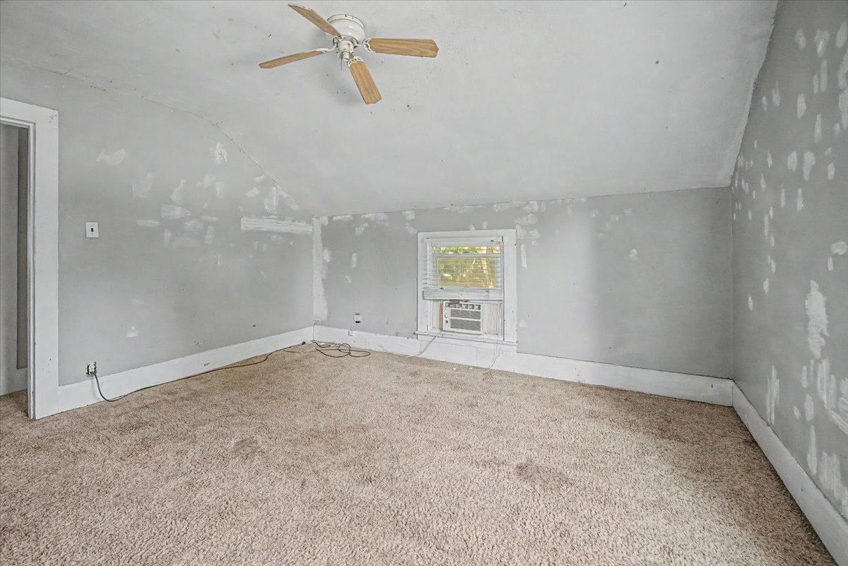 207 W Elm Street Property Photo 48