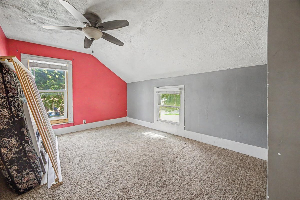 207 W Elm Street Property Photo 50