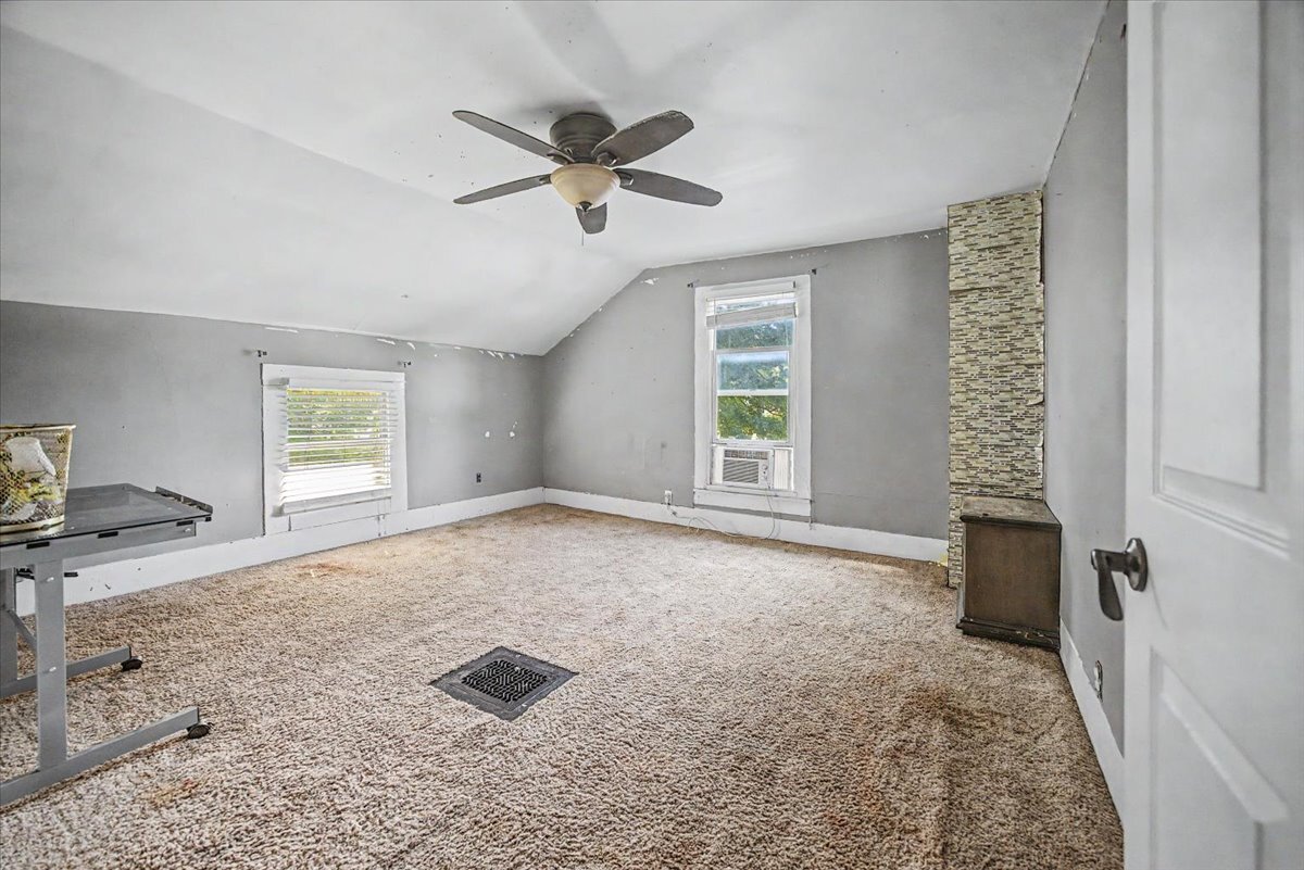 207 W Elm Street Property Photo 53