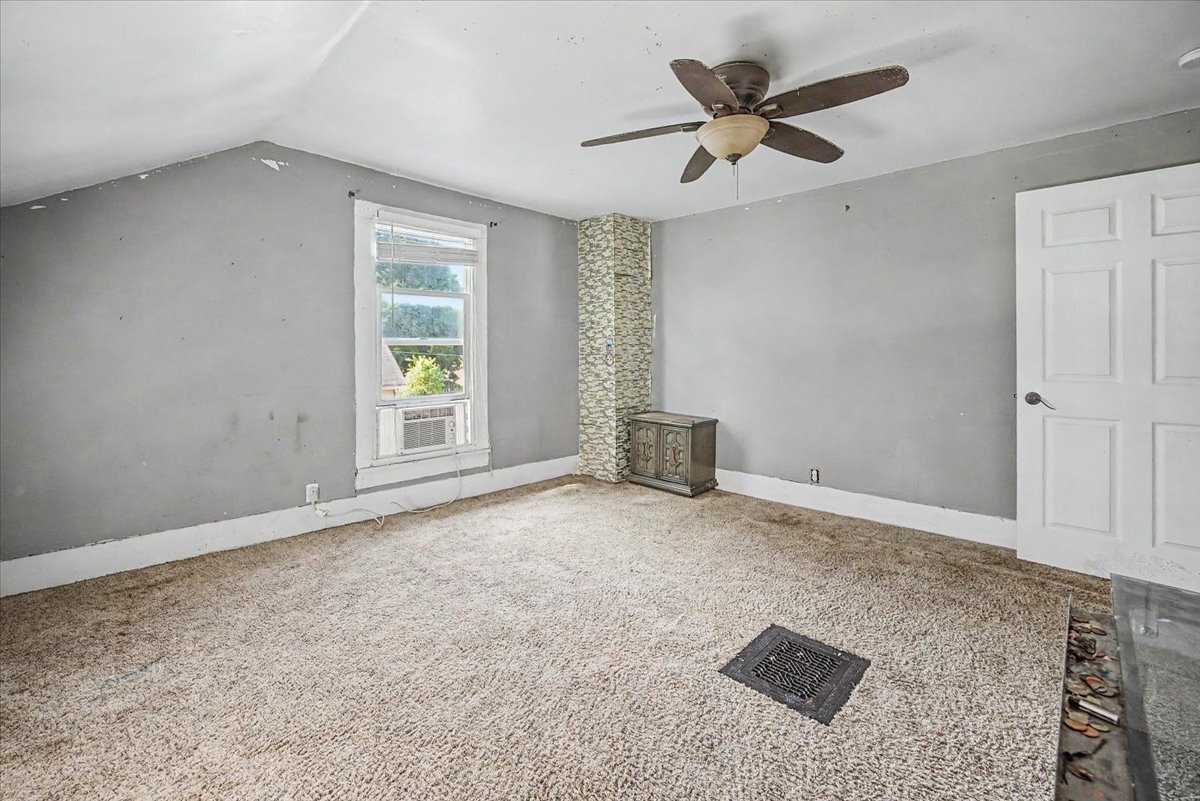 207 W Elm Street Property Photo 55