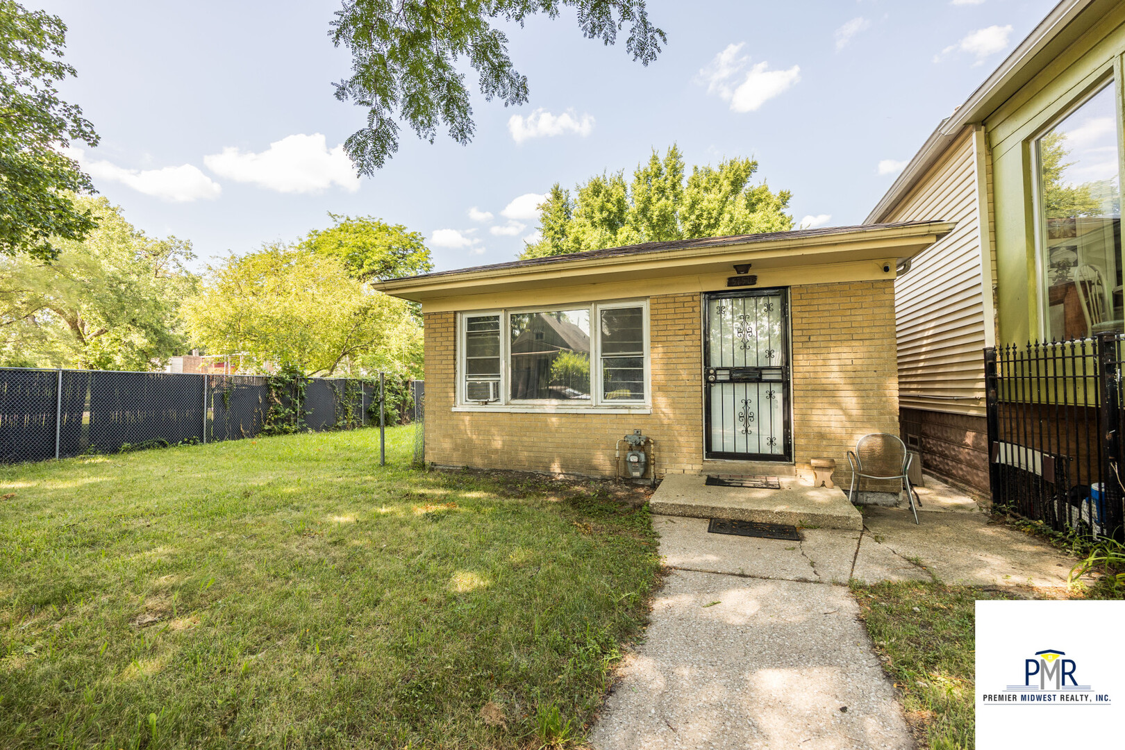 5750 S Lowe Avenue Property Photo 3
