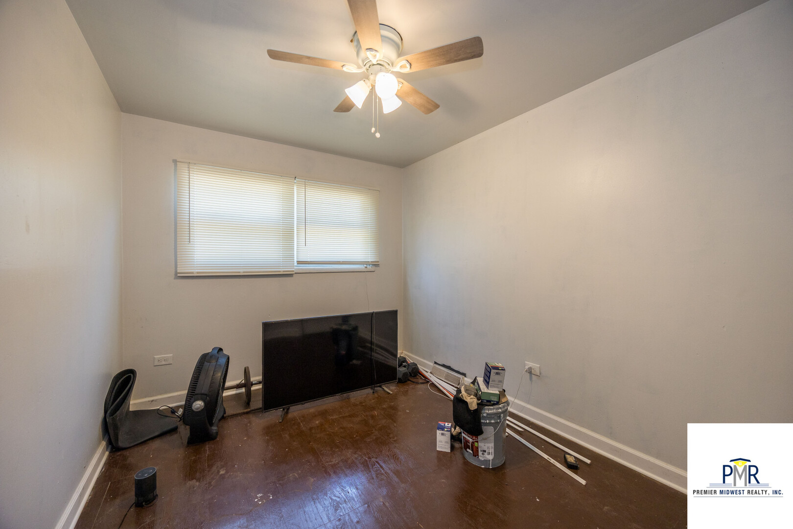 5750 S Lowe Avenue Property Photo 4