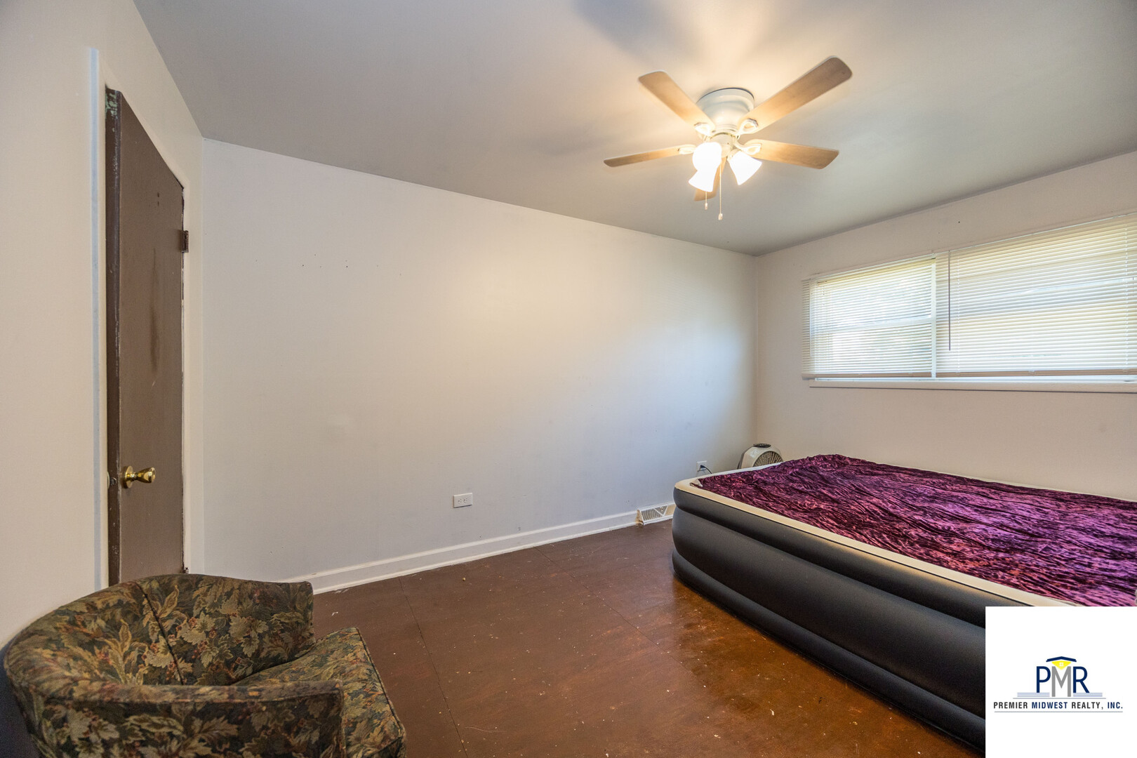 5750 S Lowe Avenue Property Photo 12