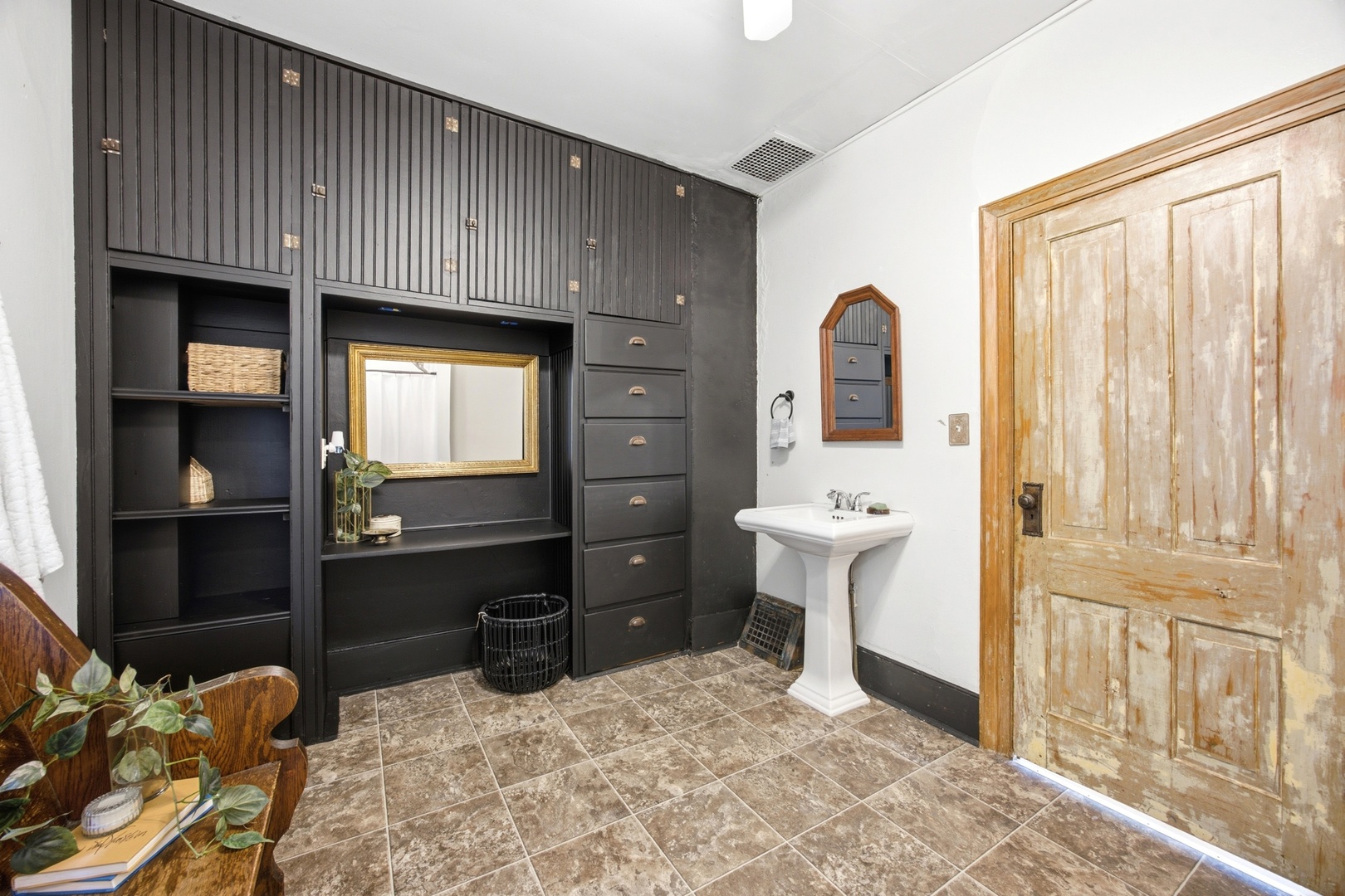 10203 Main Street Property Photo 12