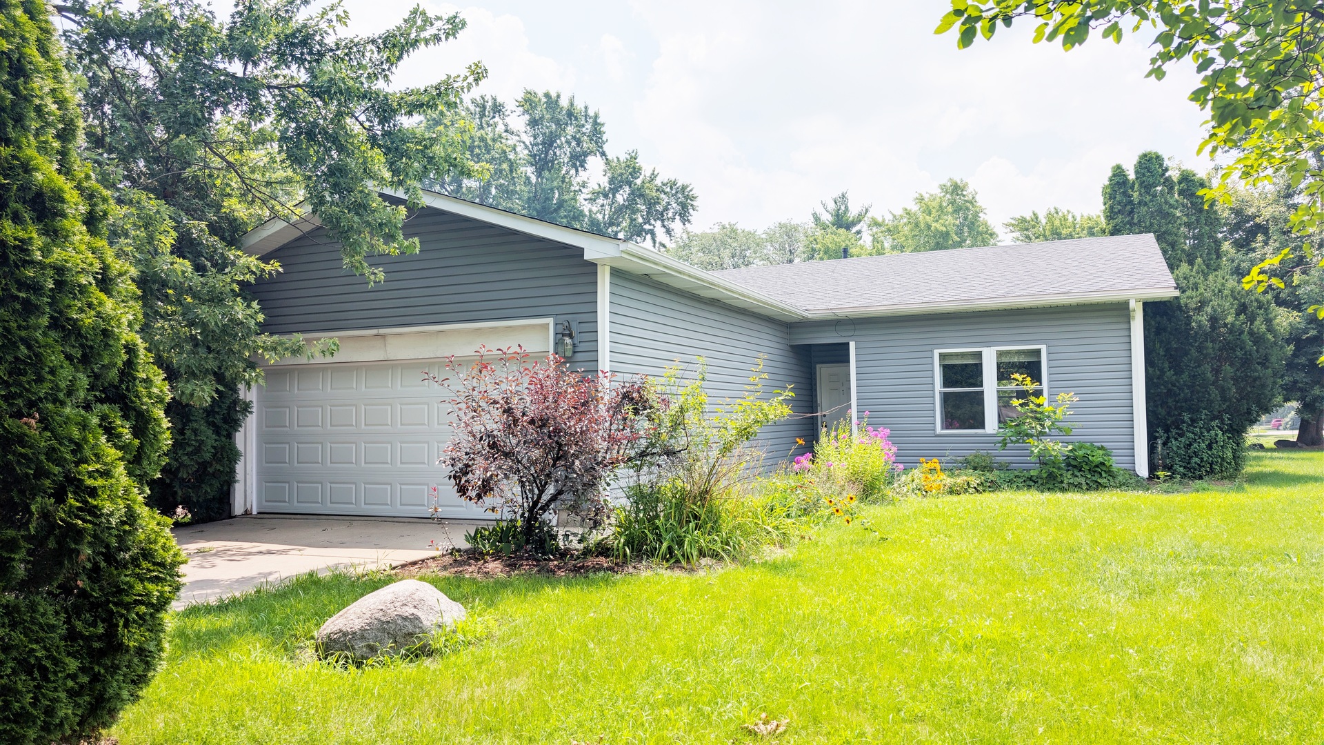 568 Manor Place Property Photo 1
