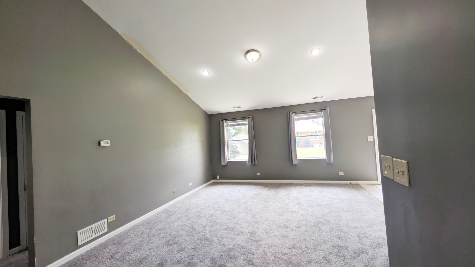 568 Manor Place Property Photo 4