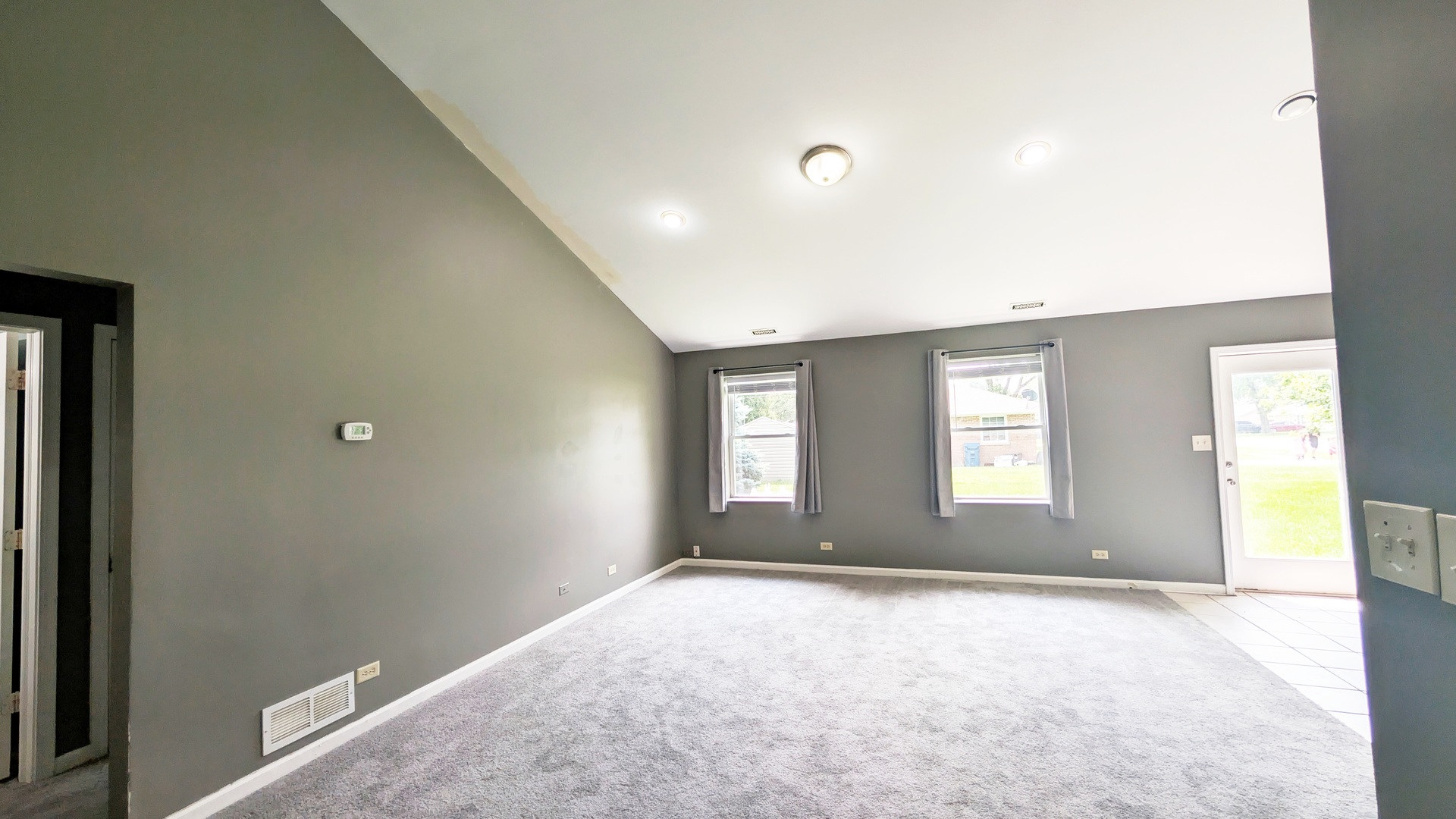 568 Manor Place Property Photo 5