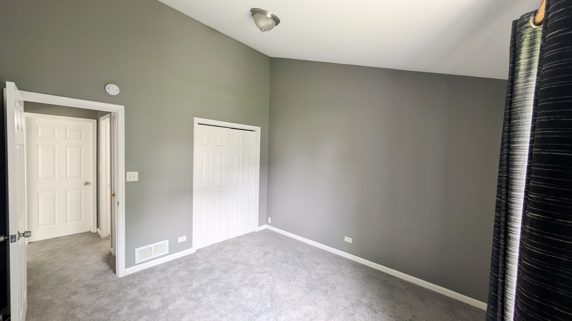 568 Manor Place Property Photo 9