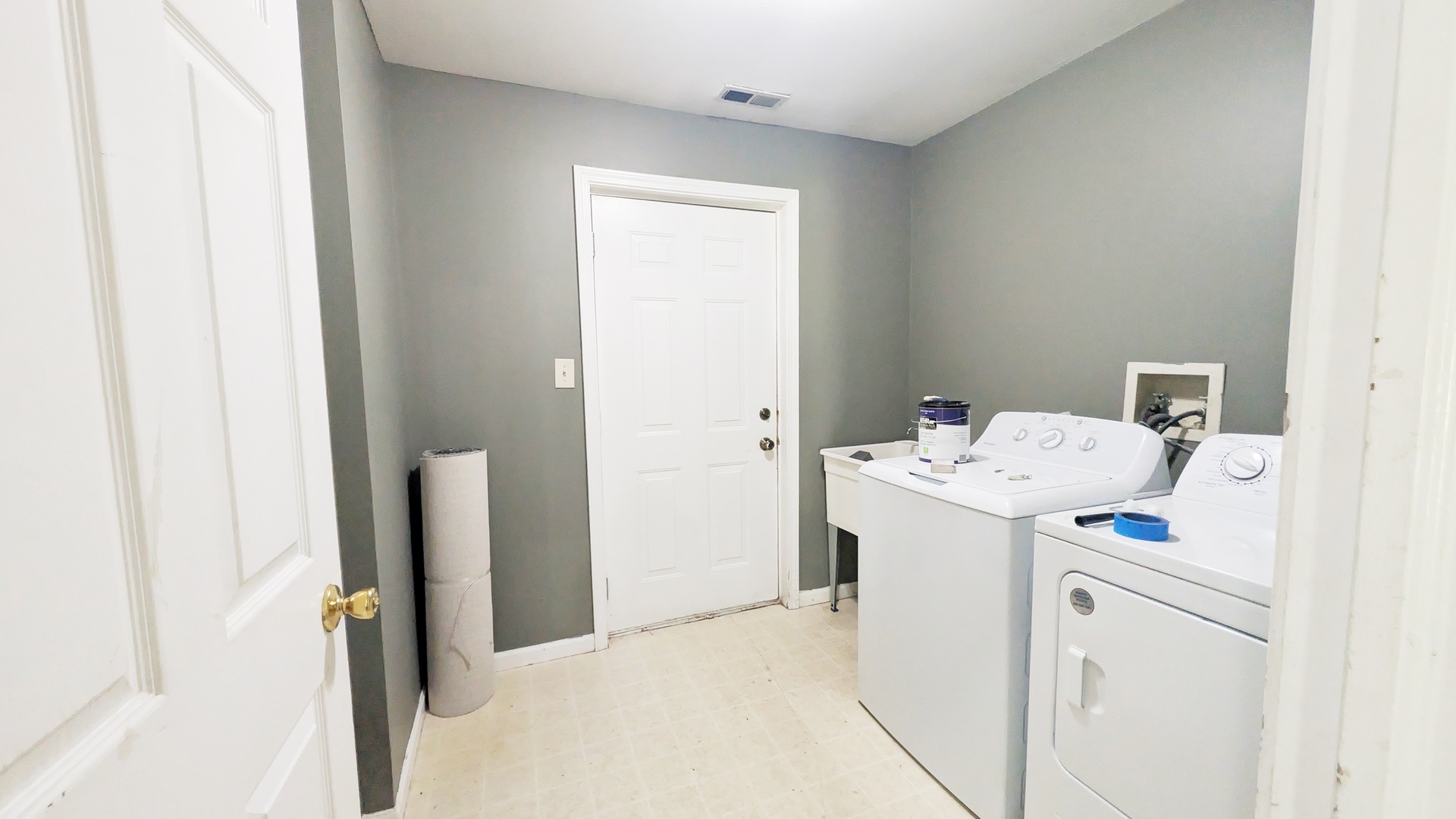 568 Manor Place Property Photo 14