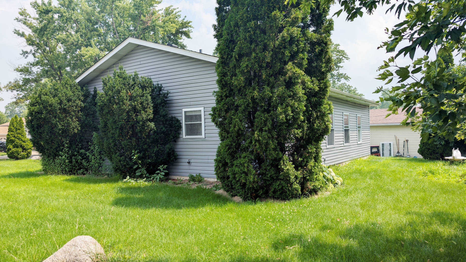568 Manor Place Property Photo 15