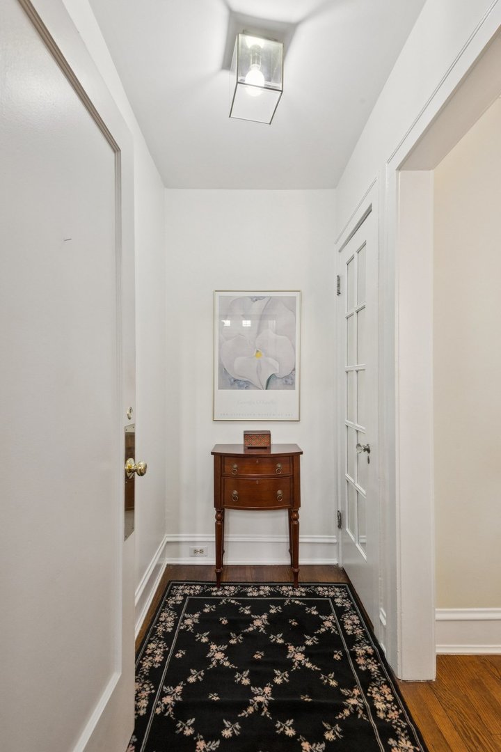542 W Brompton Avenue 1n Property Photo 2