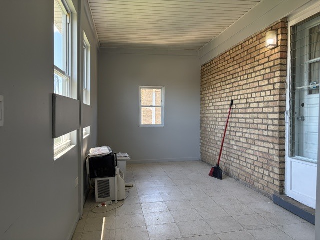 7323 W Higgins Avenue 2 Property Photo 21