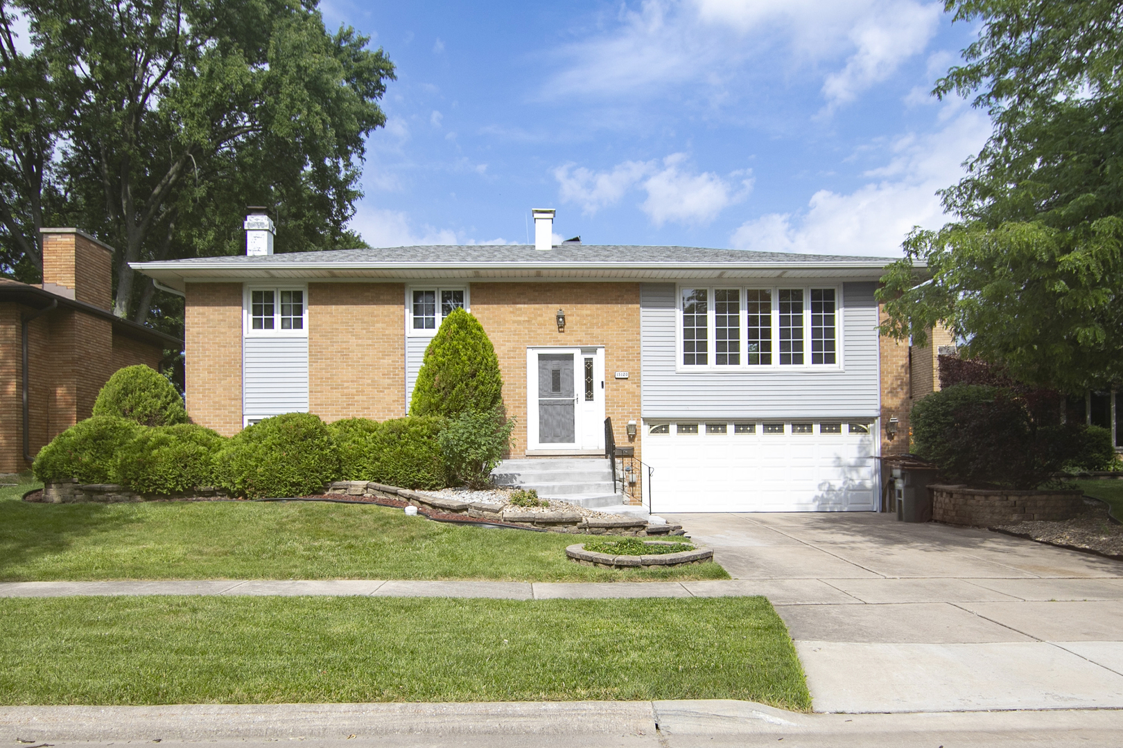 15120 Willow Lane Property Photo 1