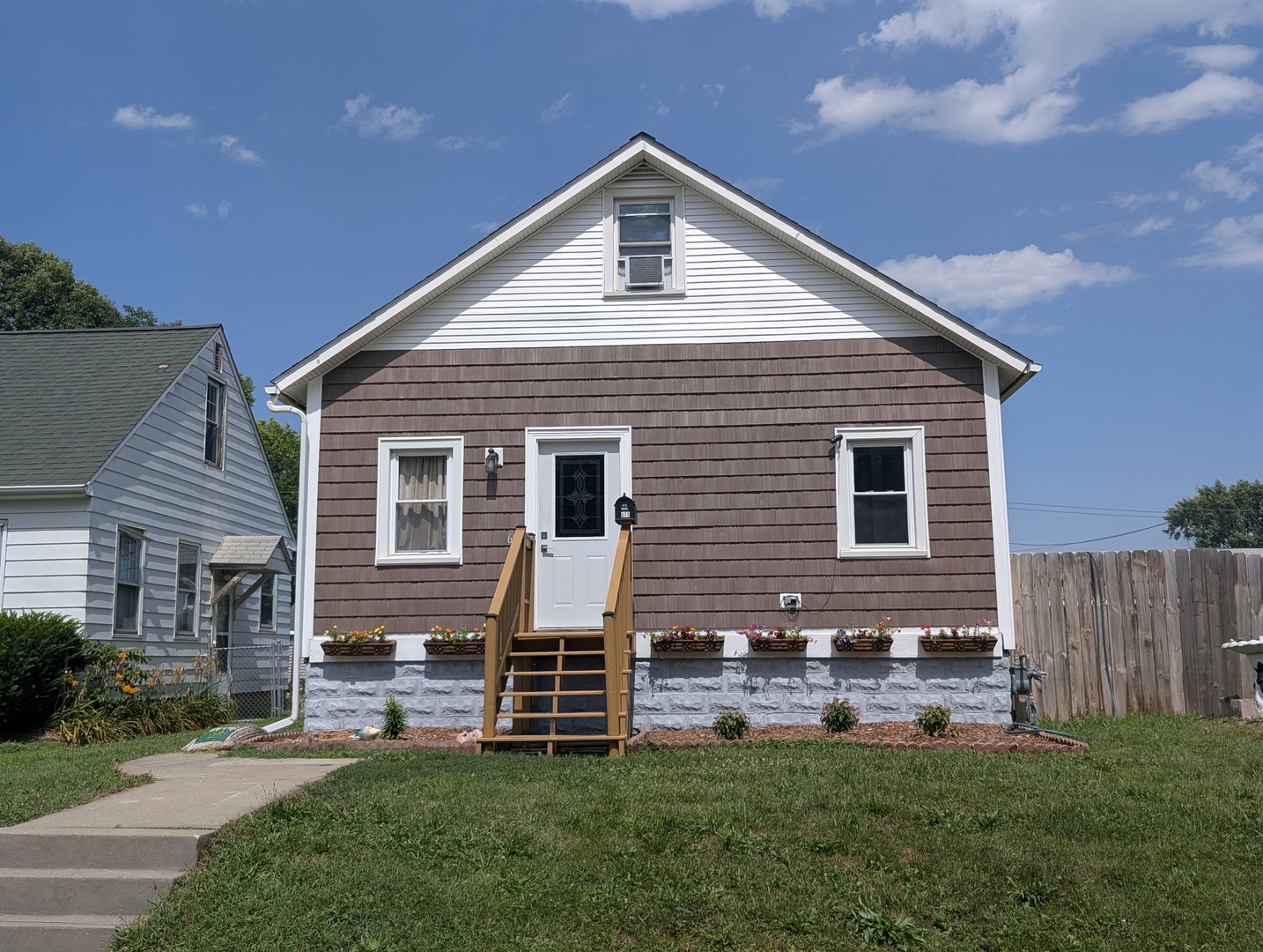 605 S Clark Street Property Photo 1