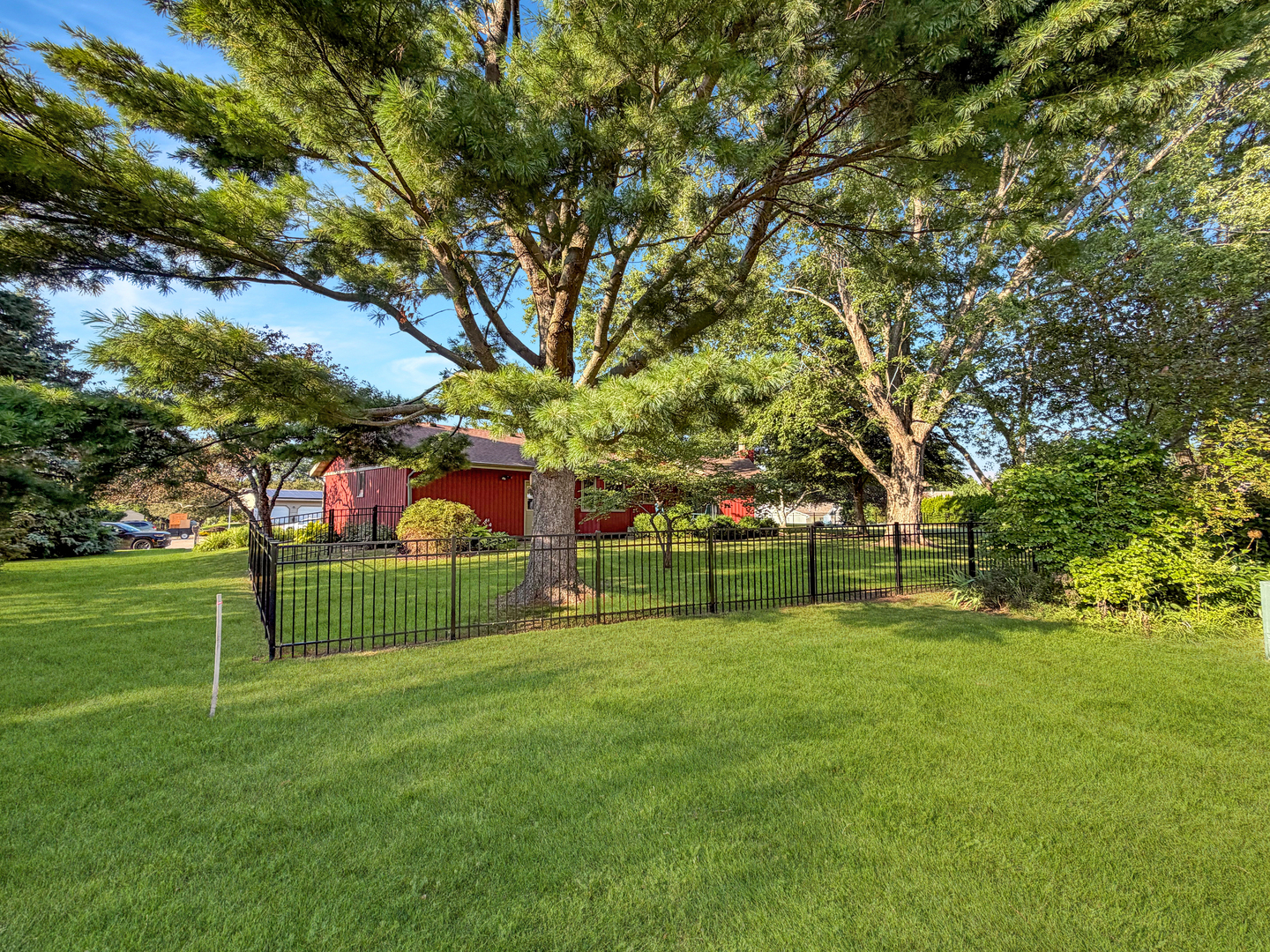 829 Sutton Place Property Photo 4