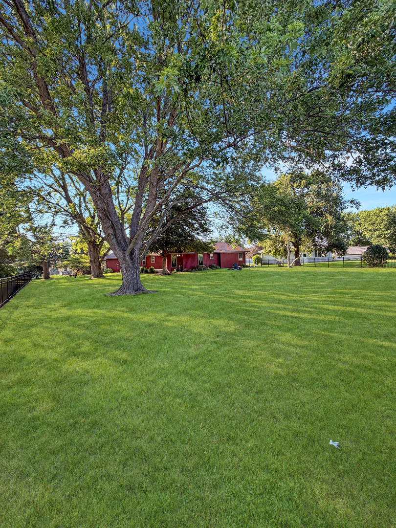 829 Sutton Place Property Photo 43