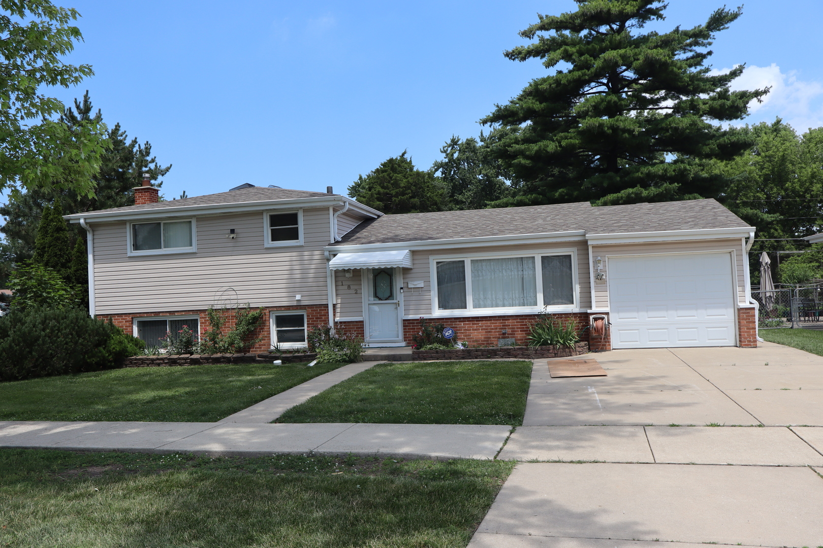 182 Roxbury Lane Property Photo 1