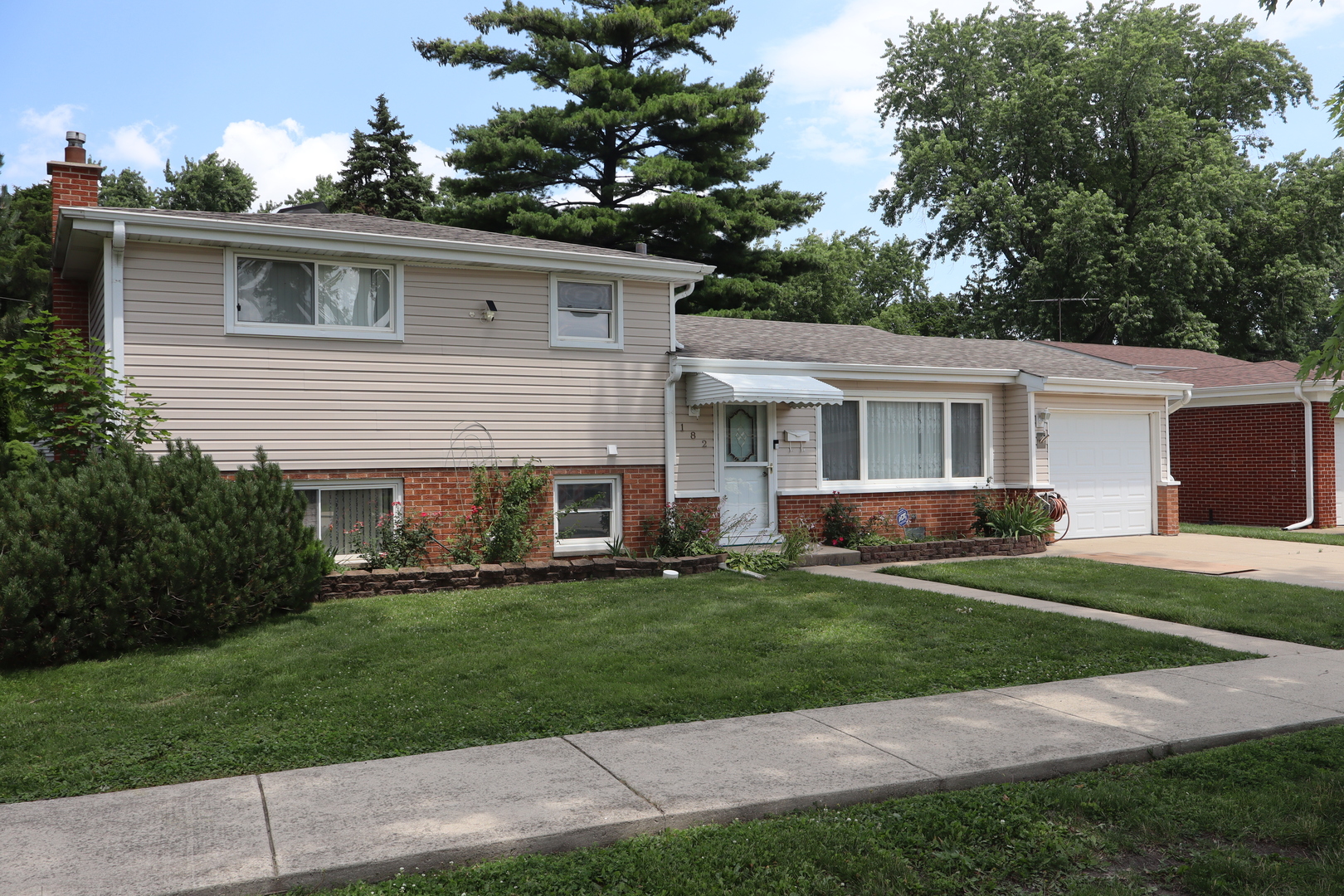 182 Roxbury Lane Property Photo 2