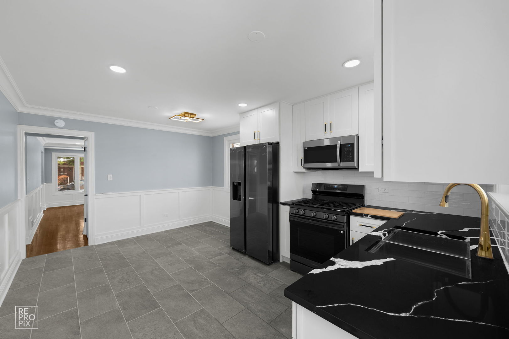 4329 W 81st Street Property Photo 5
