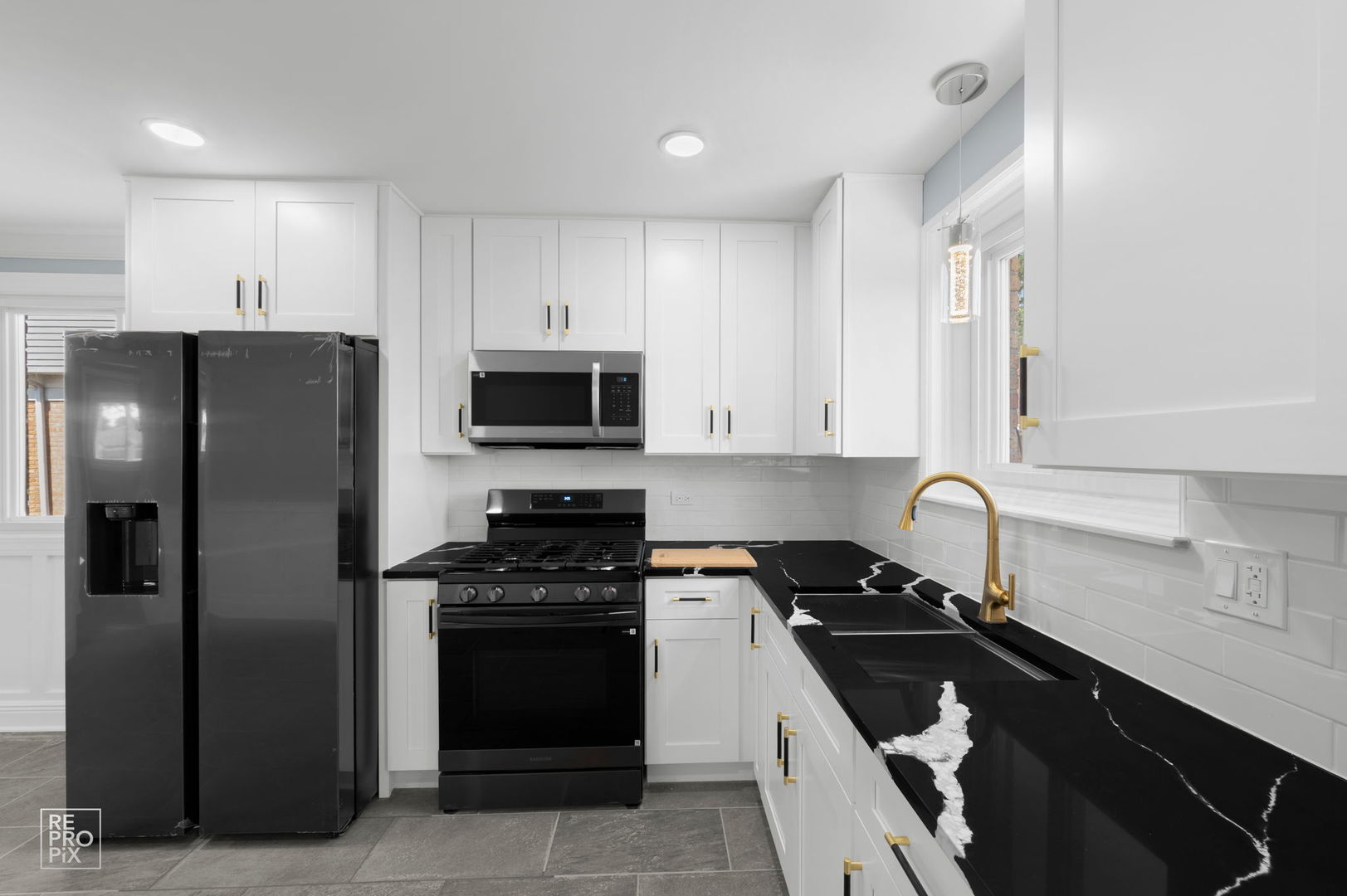 4329 W 81st Street Property Photo 6