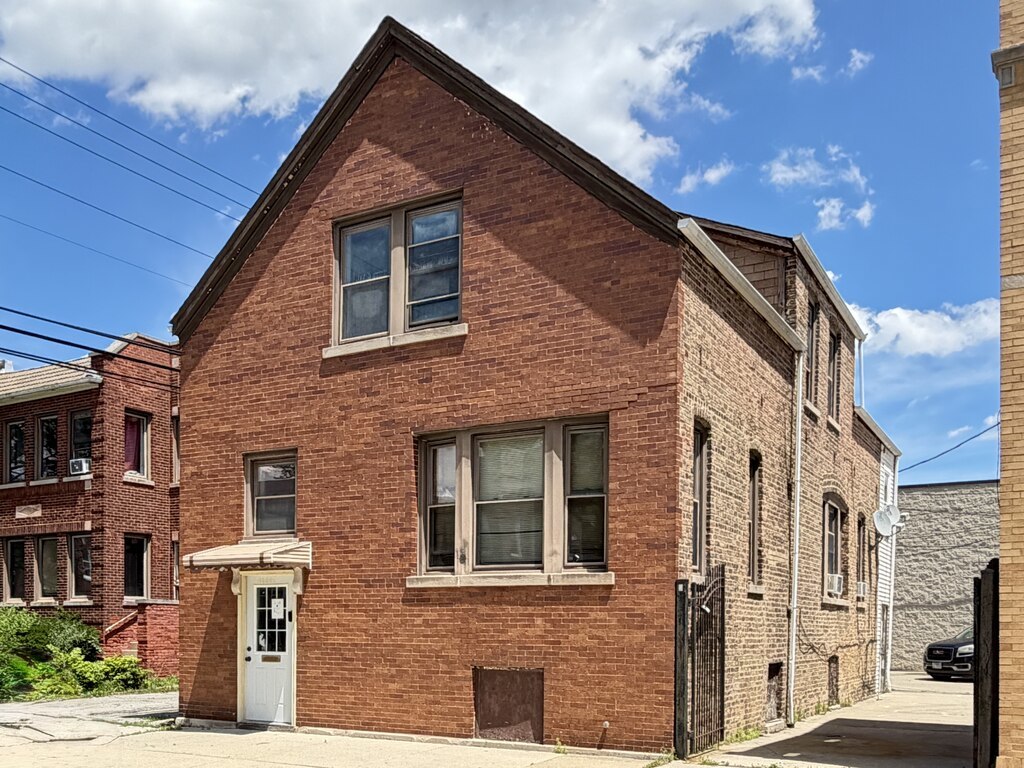1609 N MCVICKER Street CH2 Property Photo 1