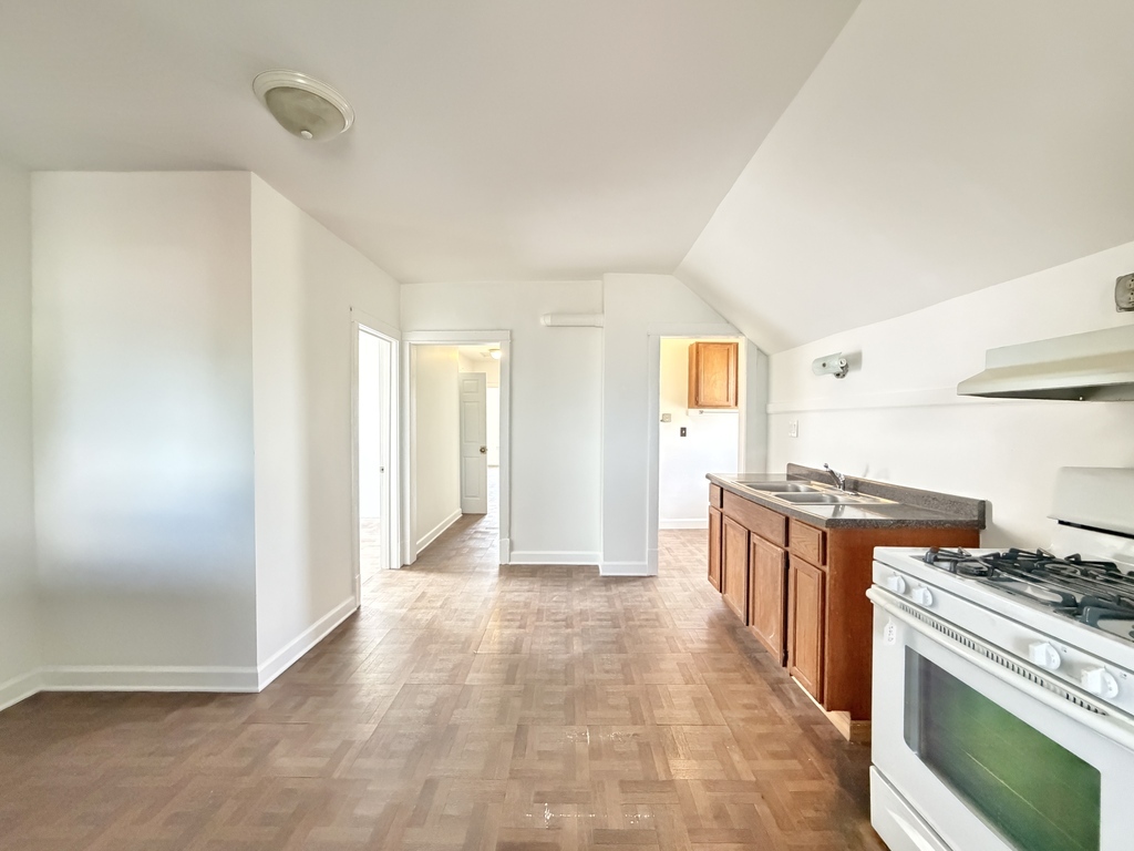 1609 N Mcvicker Street Ch2 Property Photo 5