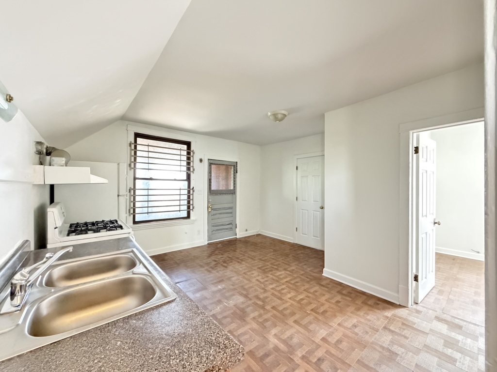 1609 N Mcvicker Street Ch2 Property Photo 6