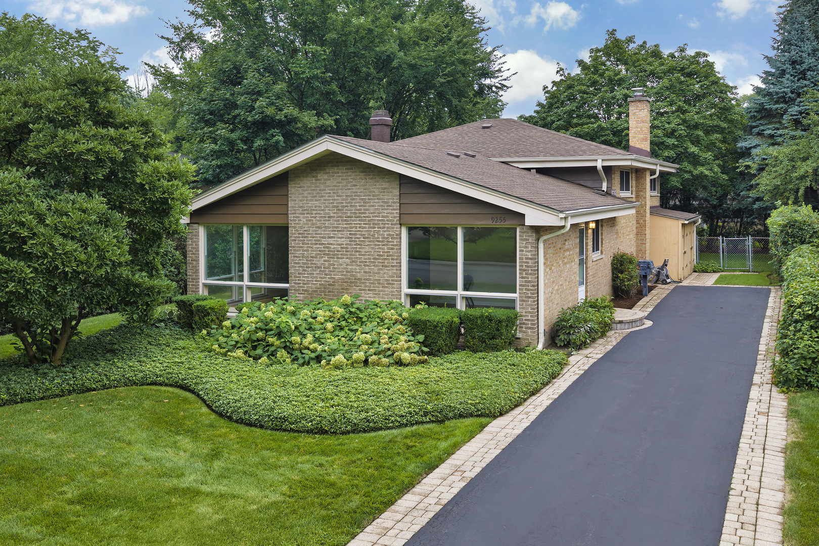 9255 Springfield Avenue Property Photo 1