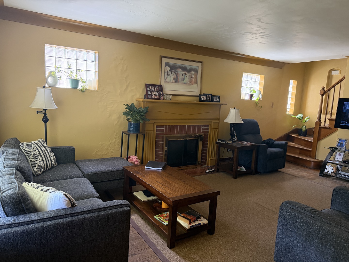 8504 S Prairie Avenue Property Photo 2