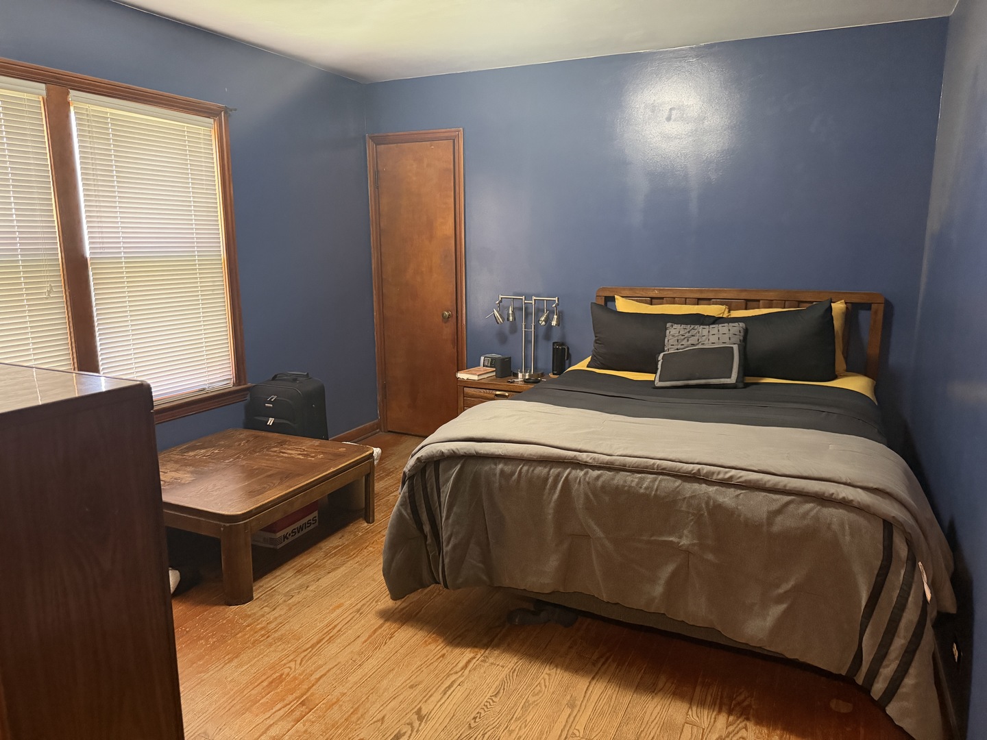 8504 S Prairie Avenue Property Photo 4