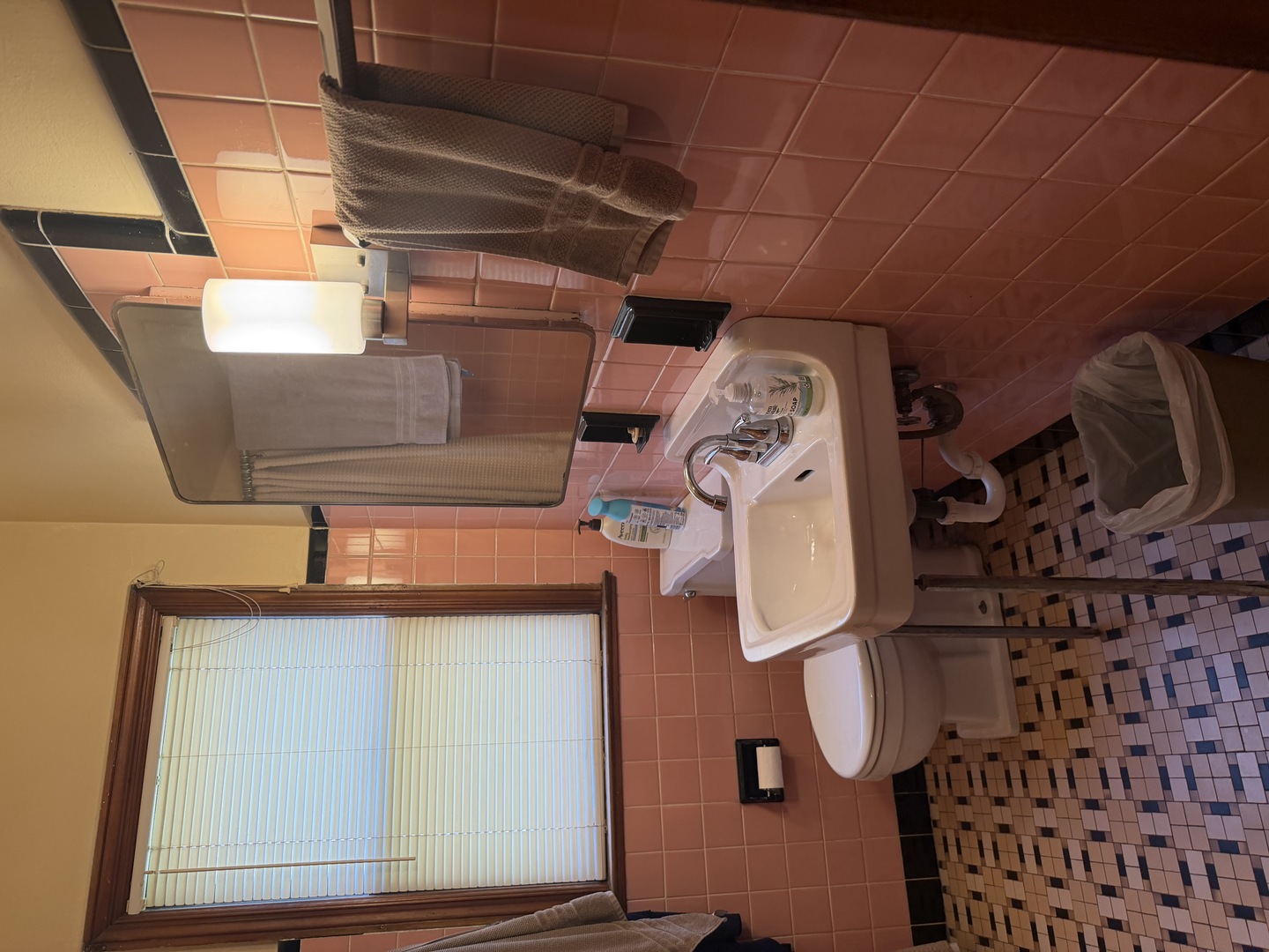 8504 S Prairie Avenue Property Photo 10