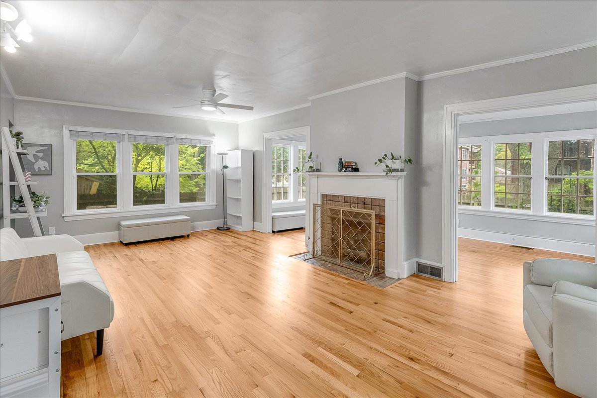802 W Indiana Avenue Property Photo 3
