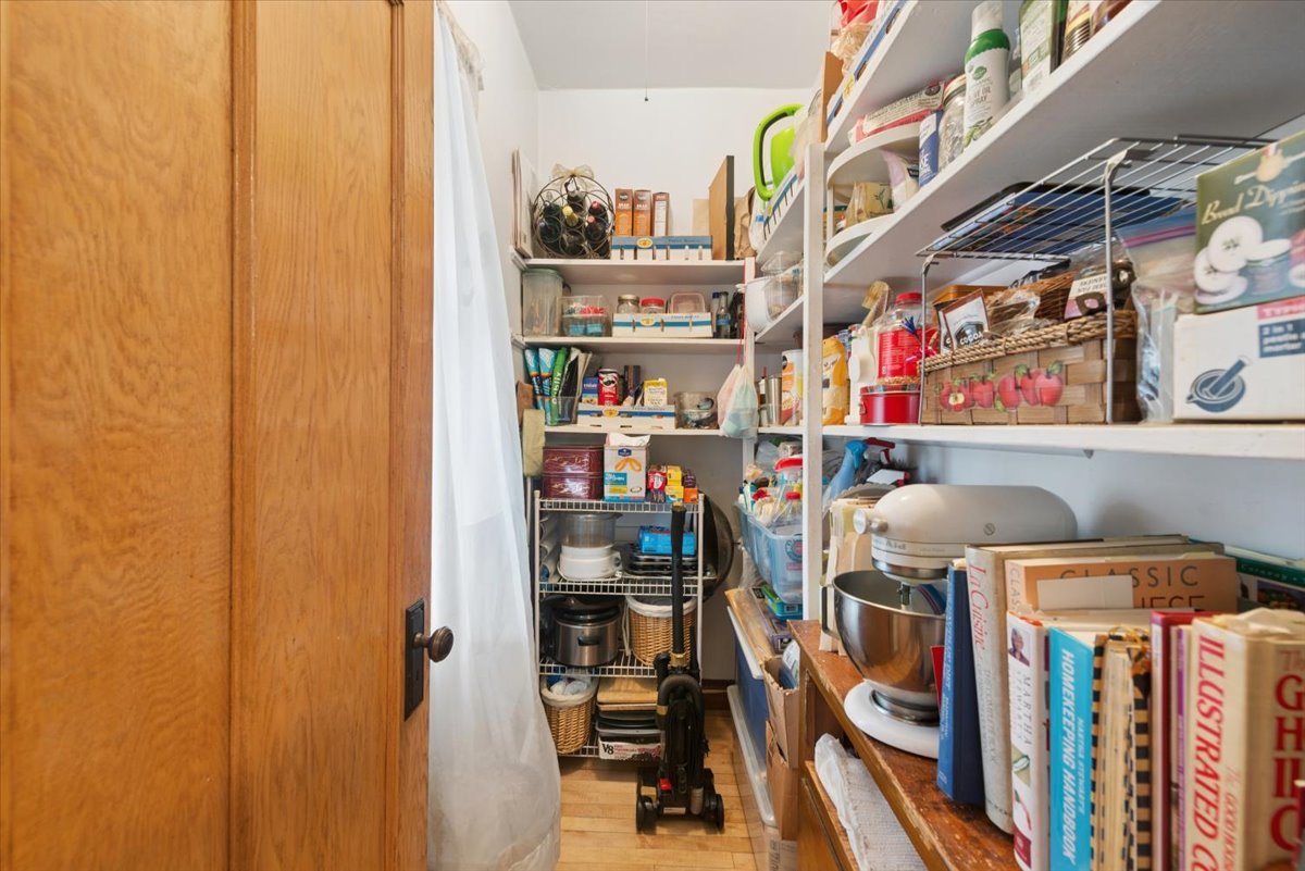 5058 W Barry Avenue Property Photo 11