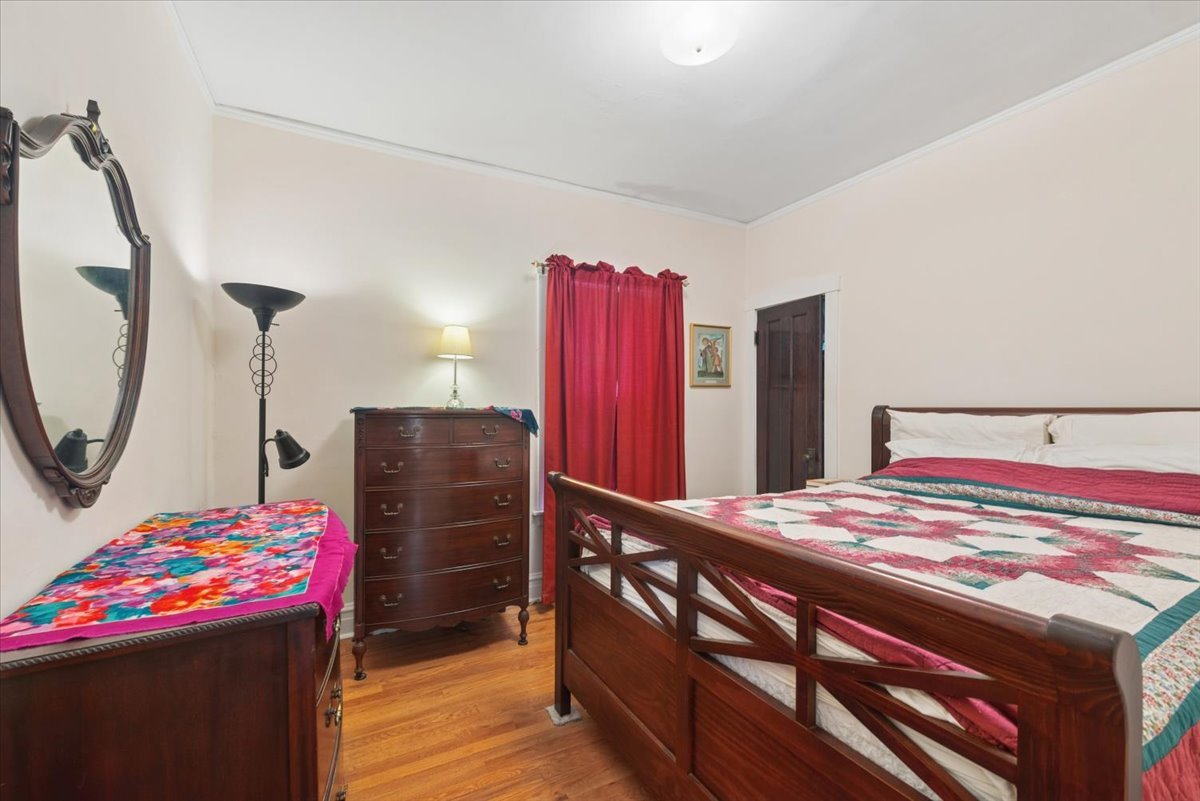 5058 W Barry Avenue Property Photo 12