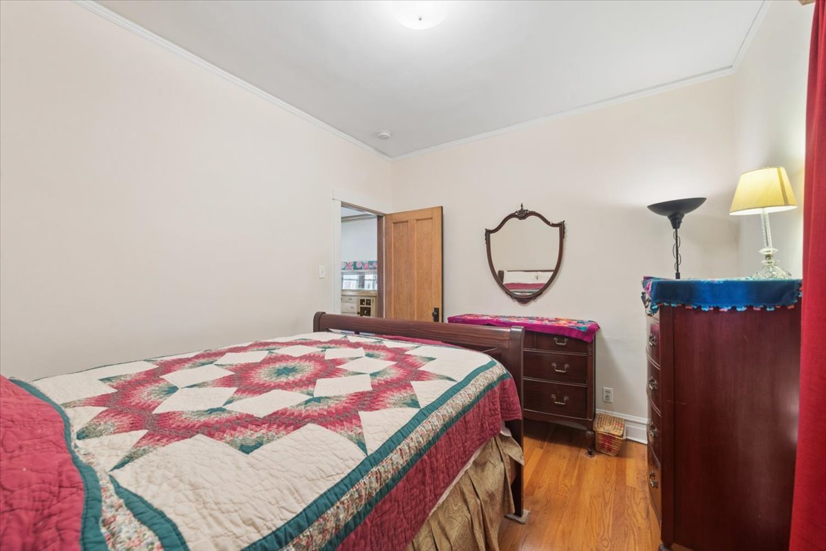 5058 W Barry Avenue Property Photo 13