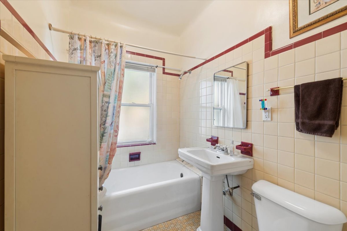 5058 W Barry Avenue Property Photo 18
