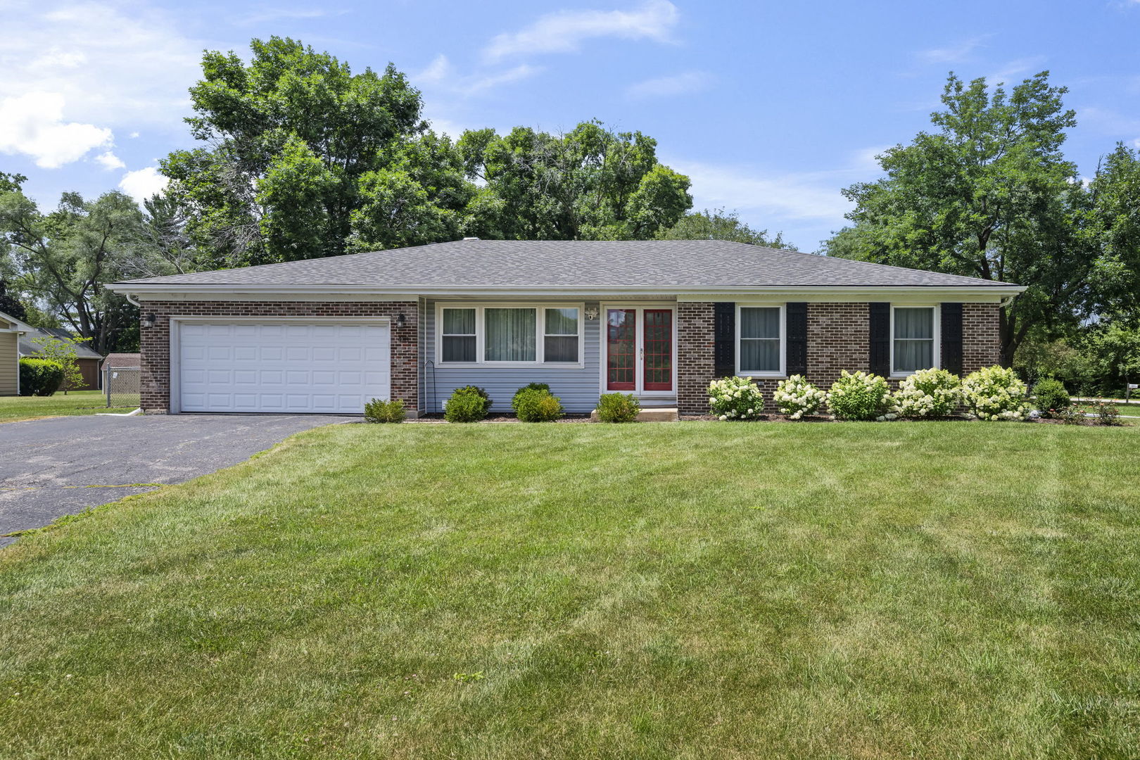 410 S Wilke Road Property Photo 1