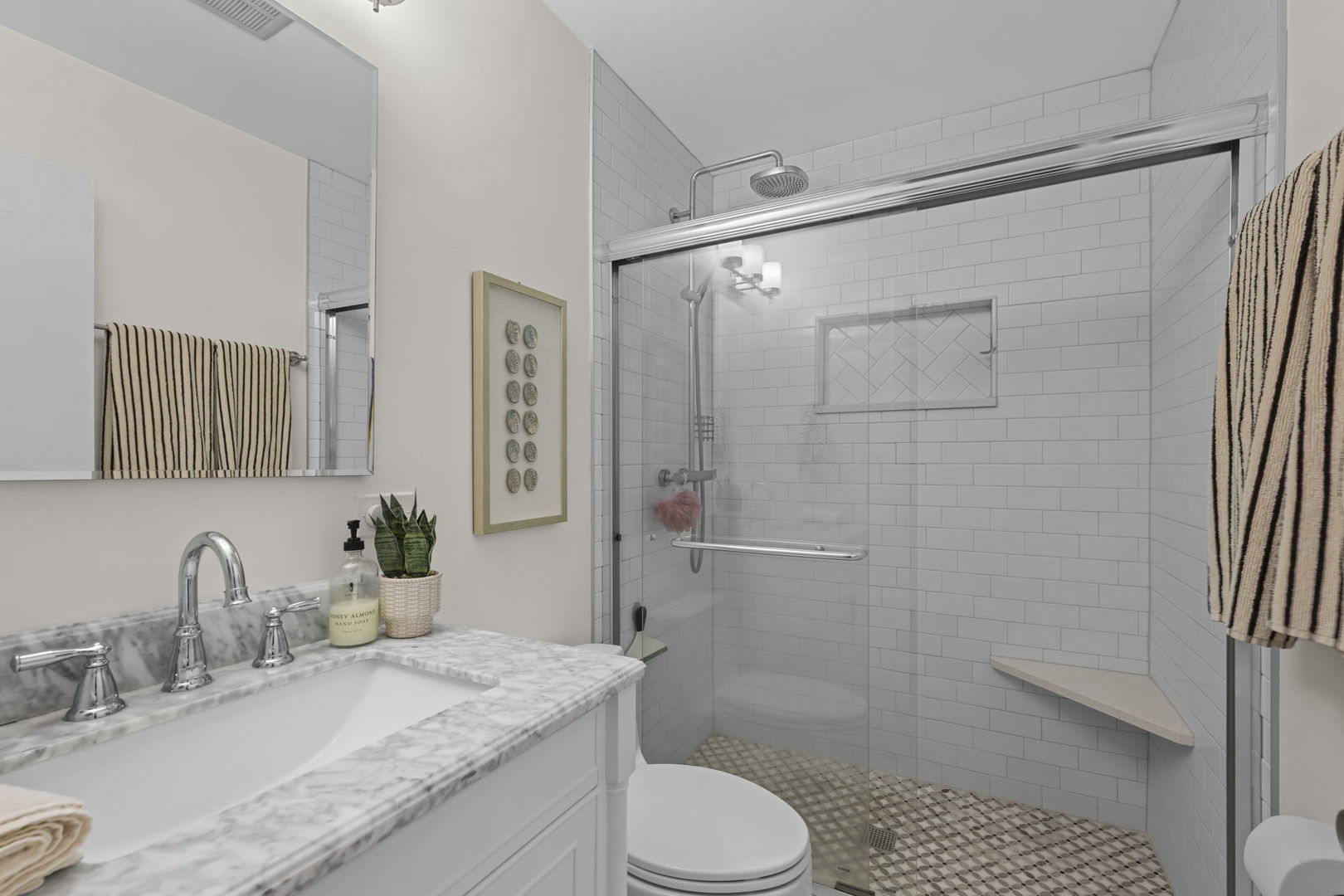 410 S Wilke Road Property Photo 10