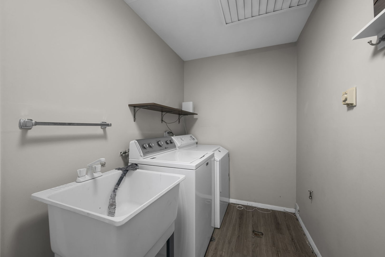 410 S Wilke Road Property Photo 15