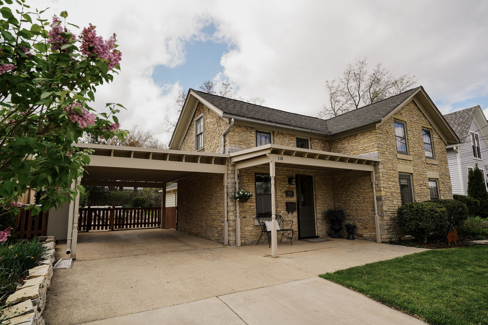 118 S River Lane Property Photo 1